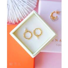 BELLE PEARL HOOPS