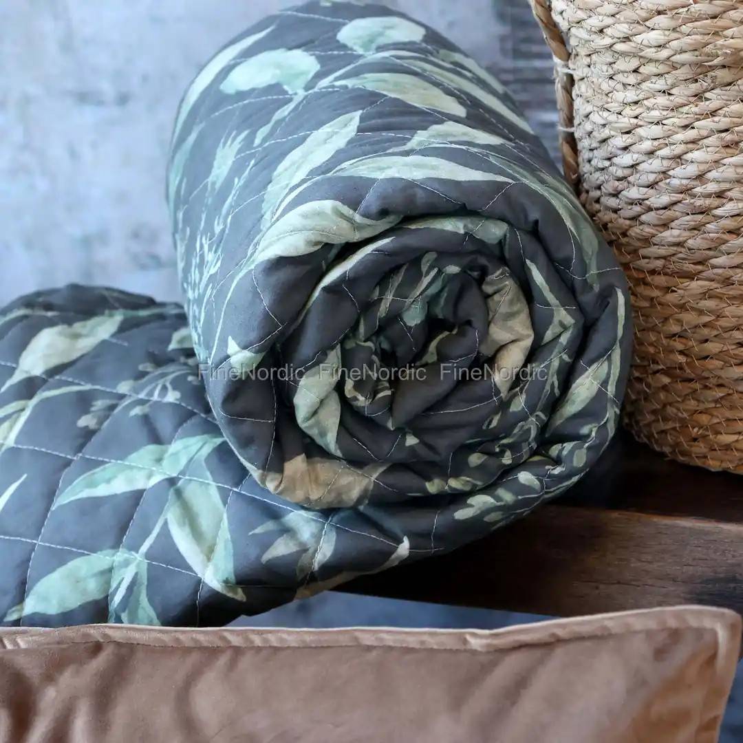 Chic Antique Aix Quilt with Leaf Pattern Olive & "Midnight" 130 x 180 cm