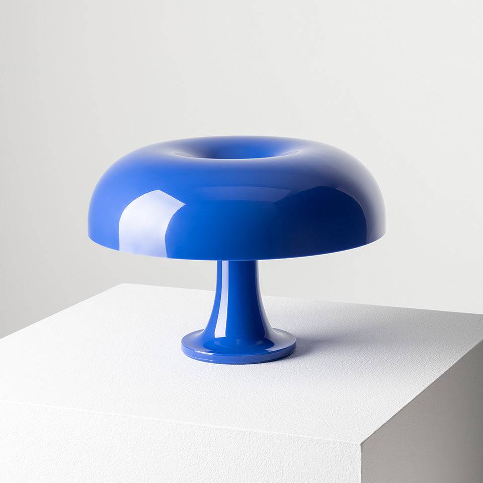 Nessino Bordlampe fra Artemide Special edition blue klein - Jacobsen Plus