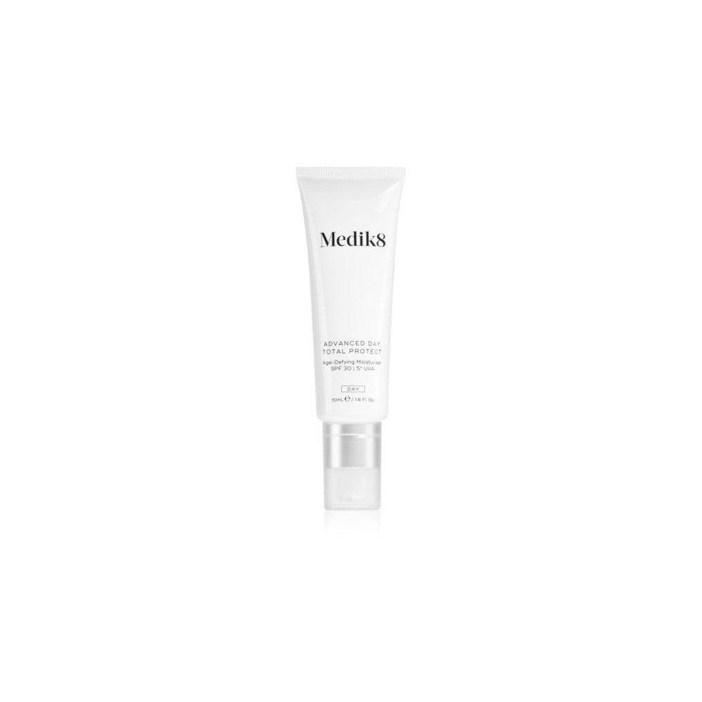 Medik8 Advanced Day Total Skydda skyddande dagkräm mot den negativa effekten av externa medel SPF 30 50 ml
