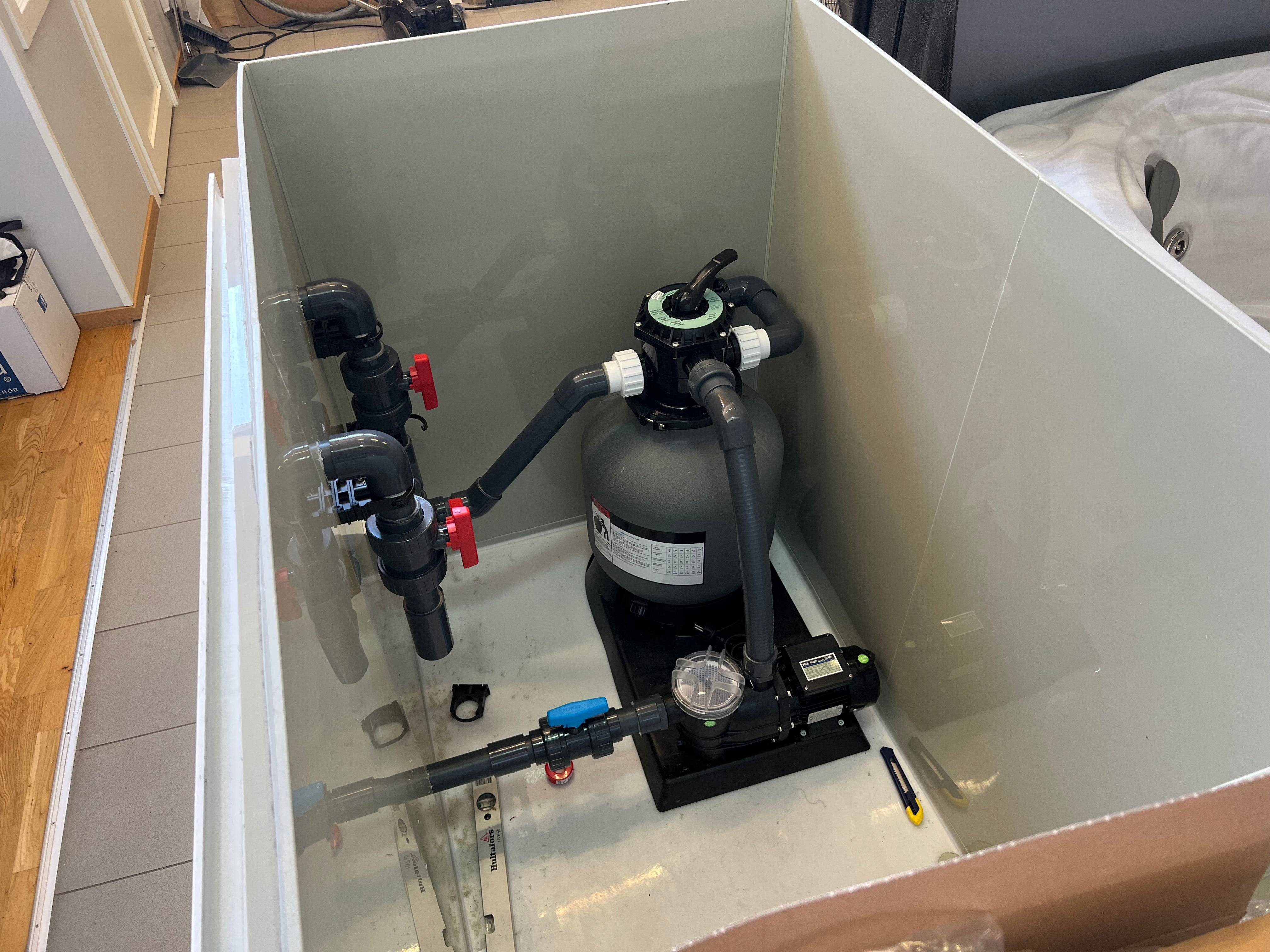 Teknikbox PP till Pool 150x100xH120 I PP - Inkl Sandfilter/cirkulationspump upp till 30M3 / Saltklorinator DUO inkl PH-justering / Värmepump MR Silence 9kw