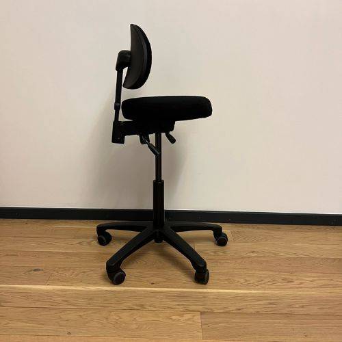 RH Support 4511 taburet m. ryglæn, sort Select, sort fod, 45-65 cm, hjul til hårde gulve - Købt som beset – outletvare m. begrænset reklamationsret..