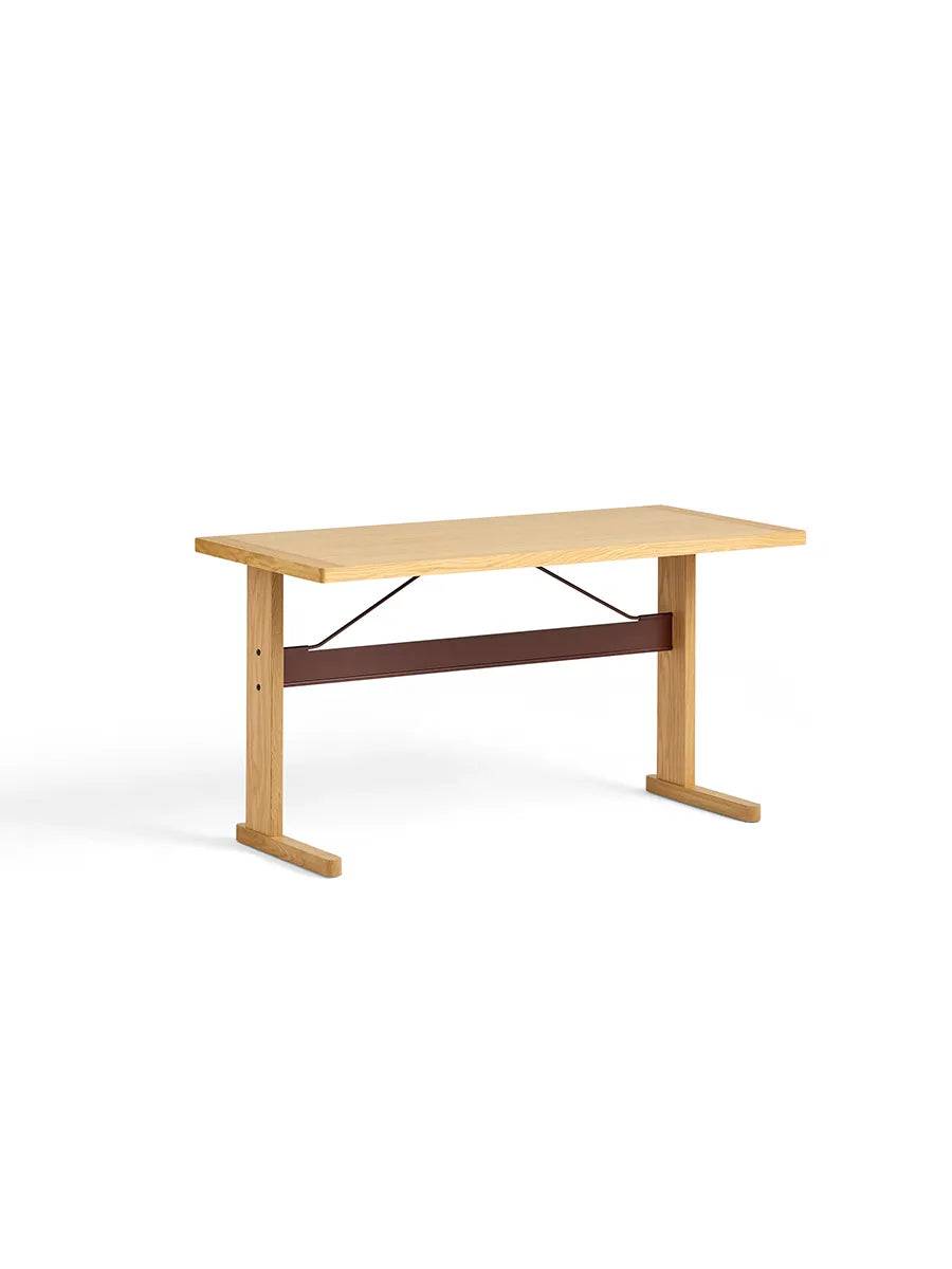 Passerelle Desk, L140 cm fra Hay Water-based lacquered oak / Burgundy red / Water-based lacquered oak - Jacobsen Plus