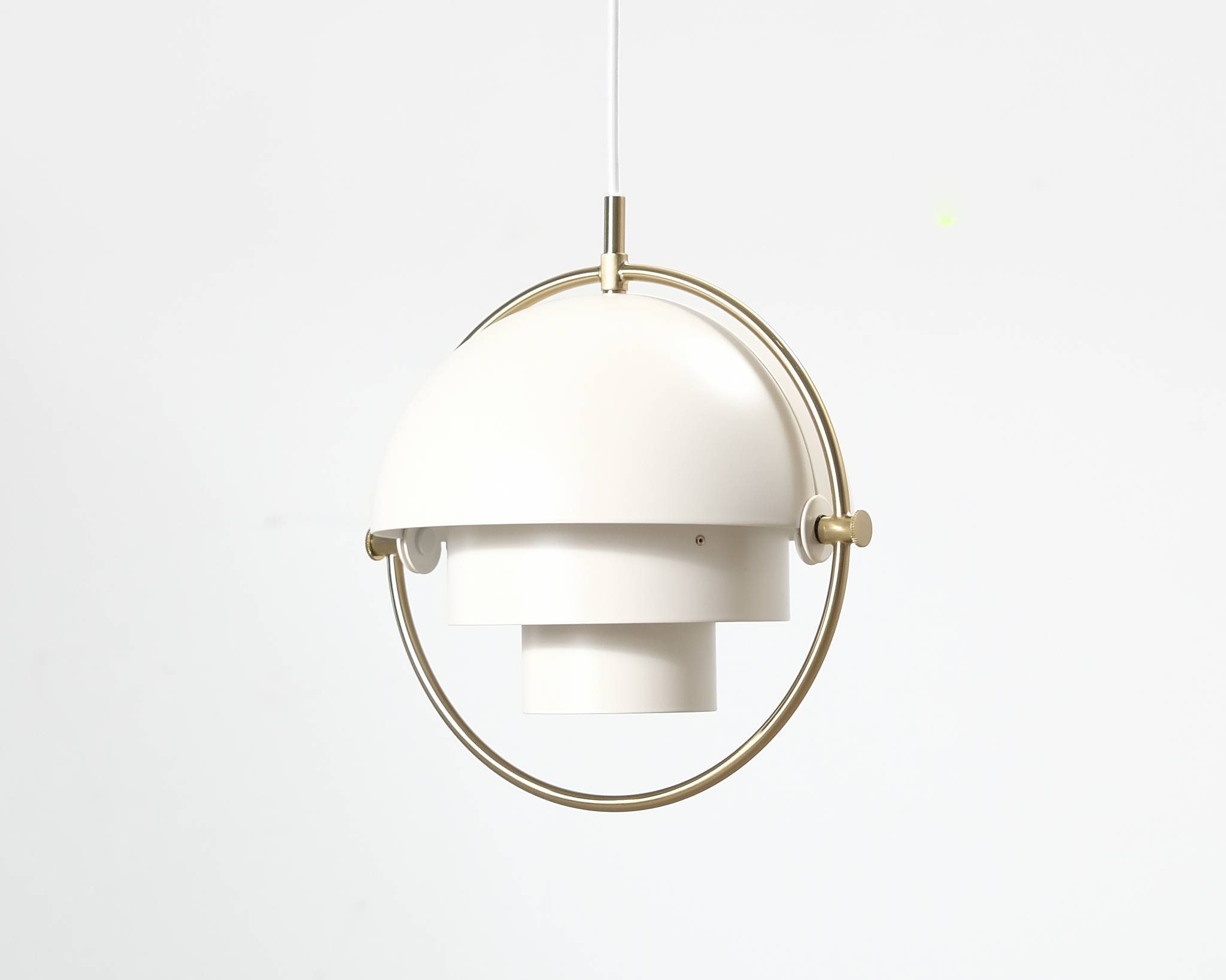 Gubi Multi-Lite pendellampa ø 25,5 cm vit / mässing