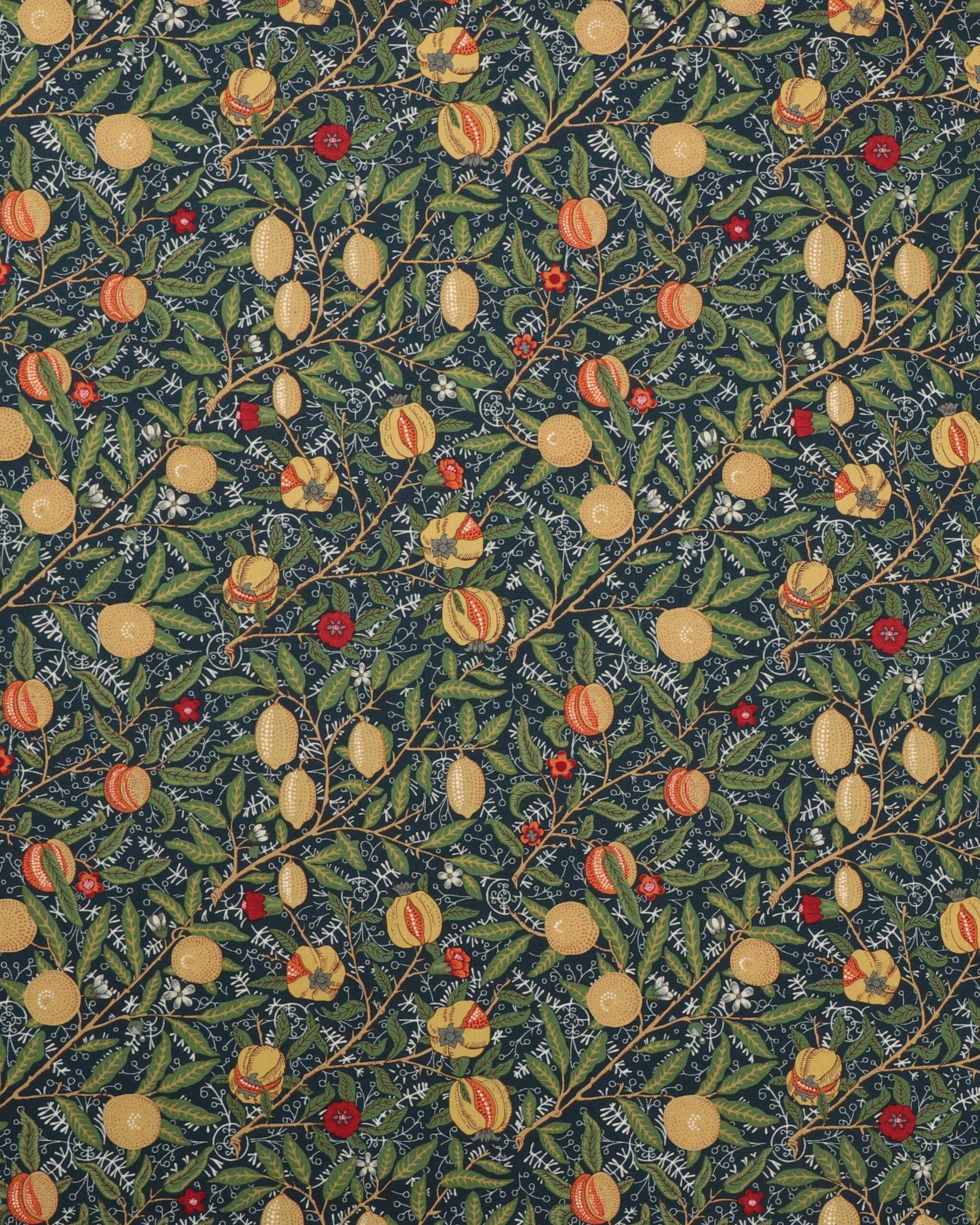 MED fruit, mørkeblå bund - William Morris - 100% Bomuld
