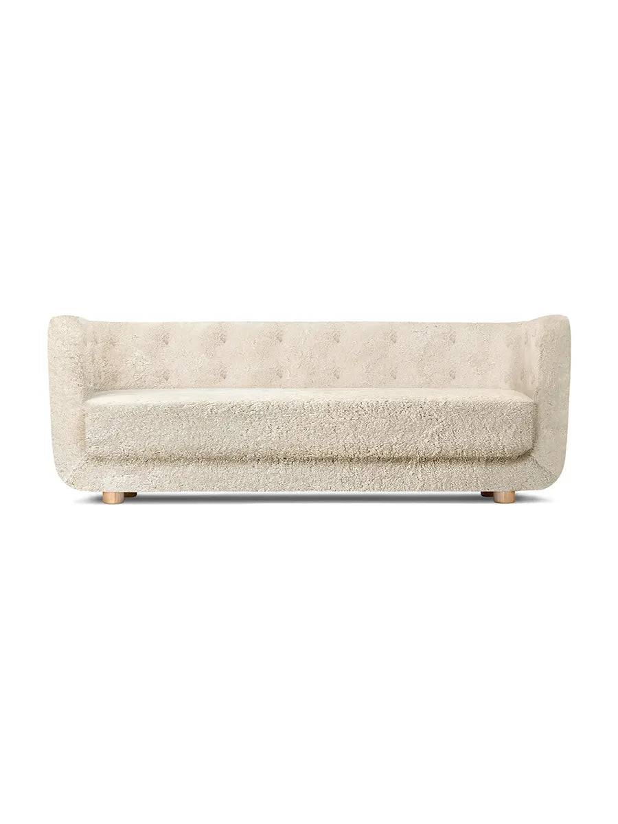 Vilhelm Sofa fra Audo Copenhagen Fåreskind / Moonlight / Eg - Jacobsen Plus
