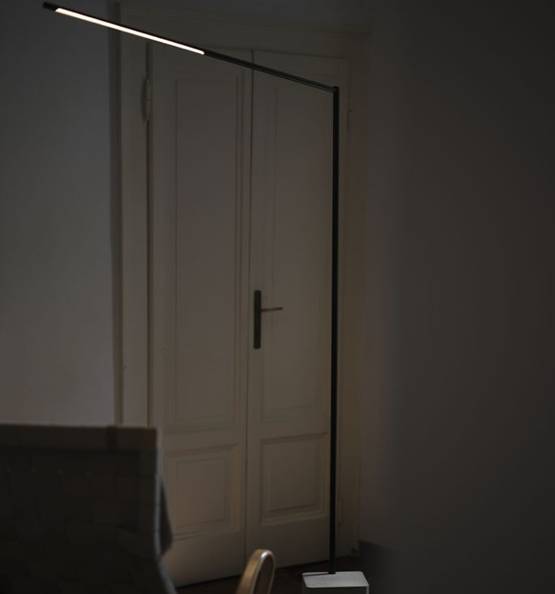 Bella indendørs & udendørs gulvlampe m. batteri L1700