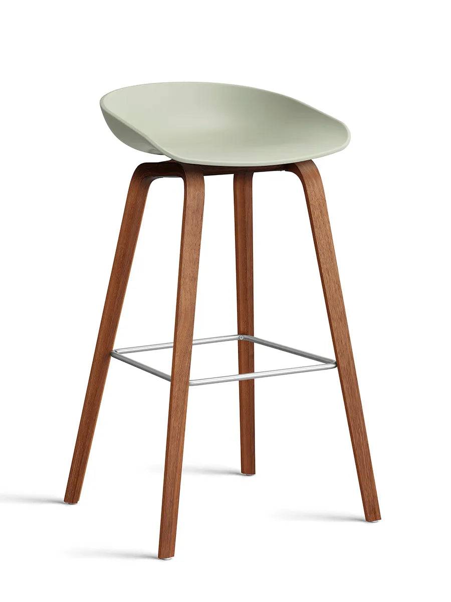 About a Stool AAS32 fra Hay Høj - B 50 x D 46 x H 74-85 cm / Pastel green / Lakeret valnød - Jacobsen Plus