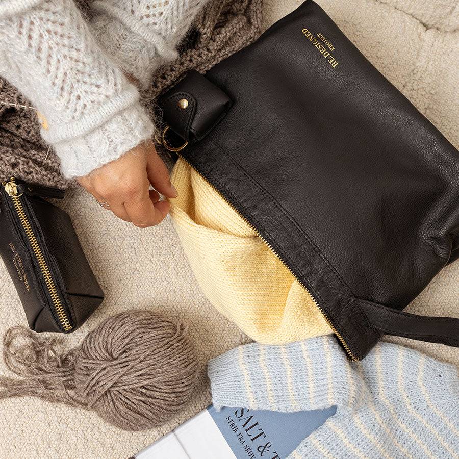 Project 3 - Large Clutch, Strikketaske - Valnød