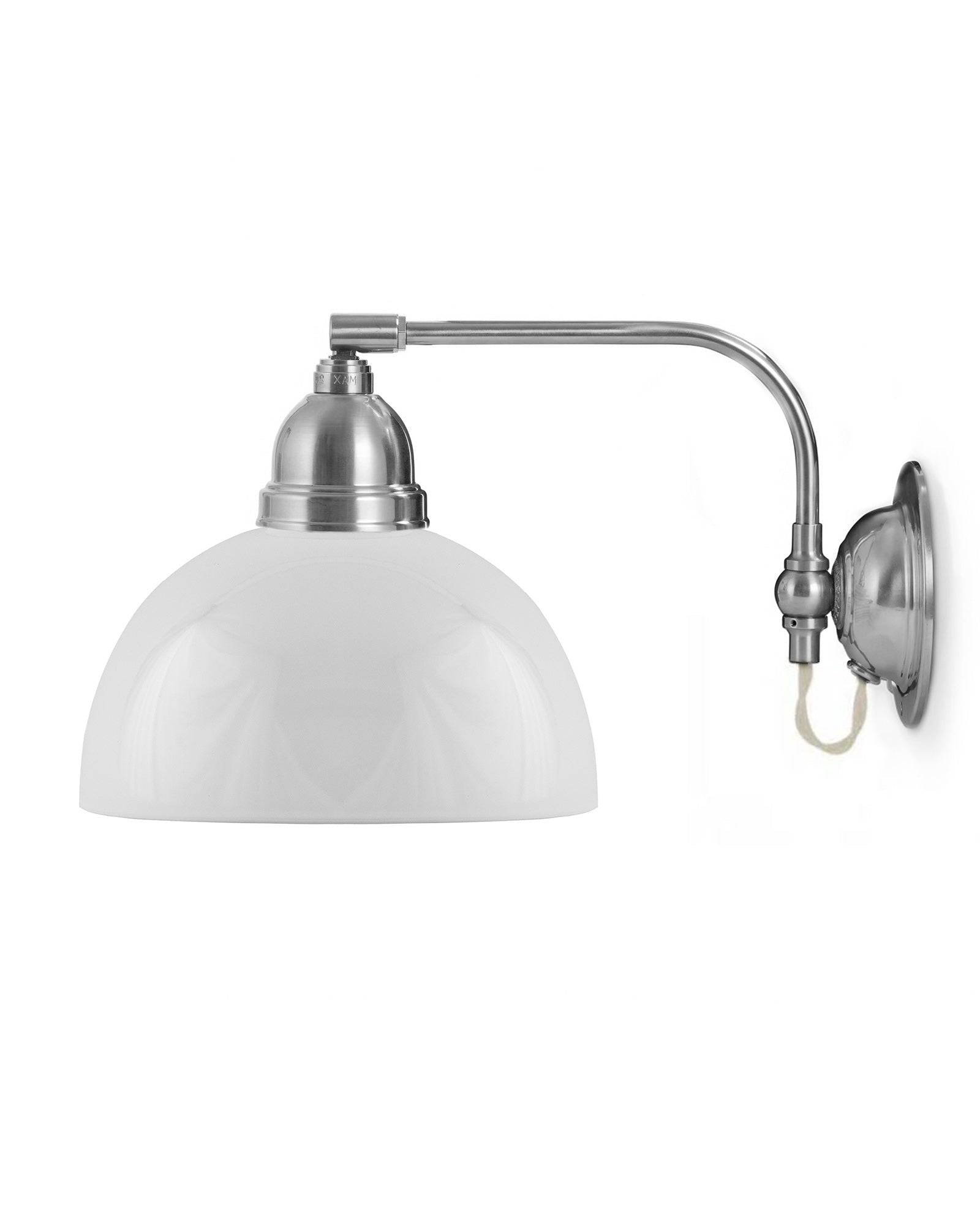 Vägglampa - Gripenberg nickel, opalvit halvsfär, vit
