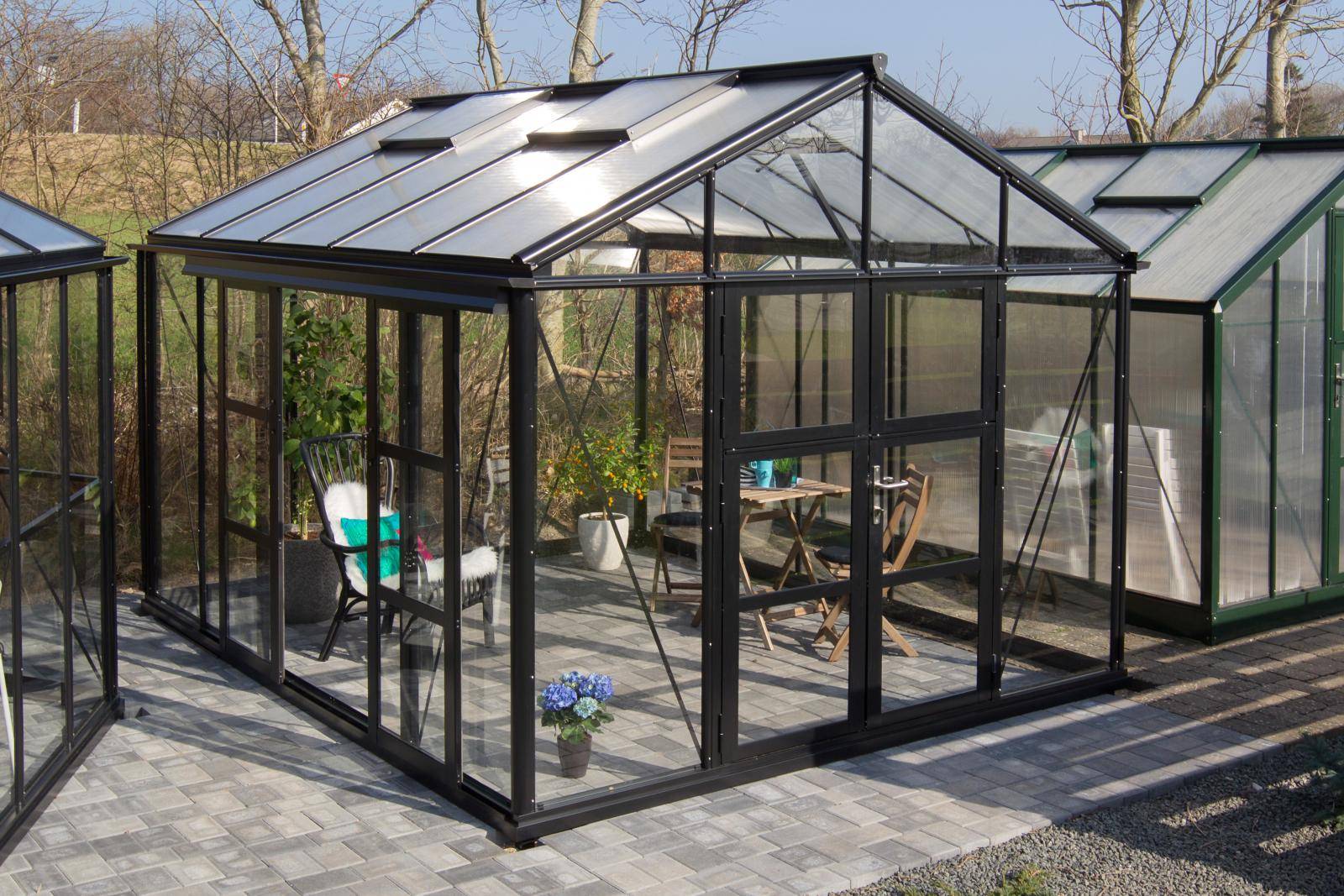 Växthus Royale 9,8 - 16,8 m² 16,8 m² 4 mm härdat glas i sidor, 10 mm polykarbonat i tak Aluminium (Omålad)