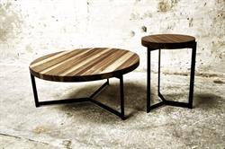 dk3 PLATEAU COFFEE TABLE Valnød, højde 45 cm, Ø60 cm, oliebehandlet.