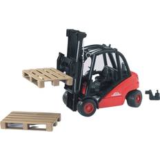 Bruder Linde Gaffeltruck H30D med Släpvagnskoppling & 2 pallar