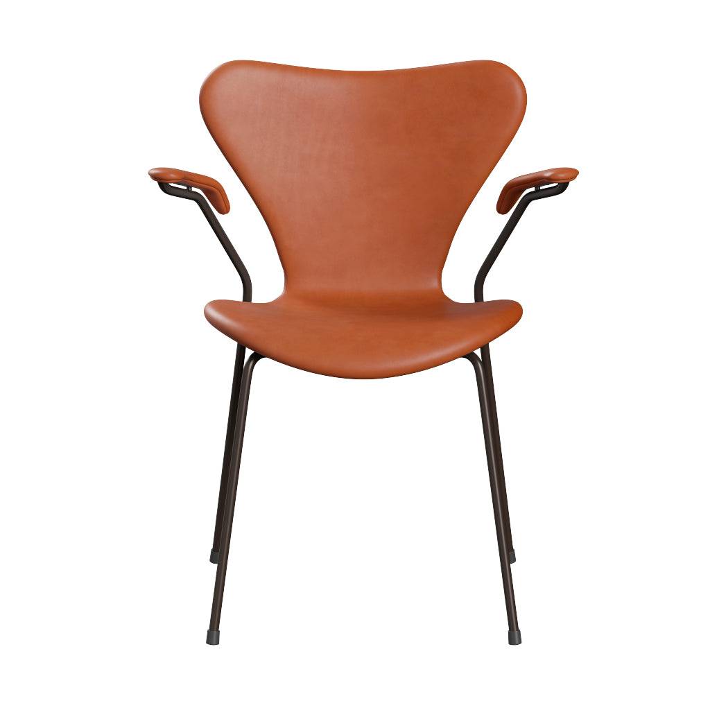Fritz Hansen - 3207 stol med armlæn, fuldpolstret i Grace læder Valnød læder - Brown Bronze stel - Jacobsen Plus