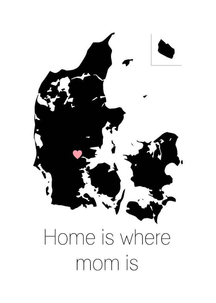 Plakat - Home is where mom is med Danmarkskort fra Walldelux.dk
