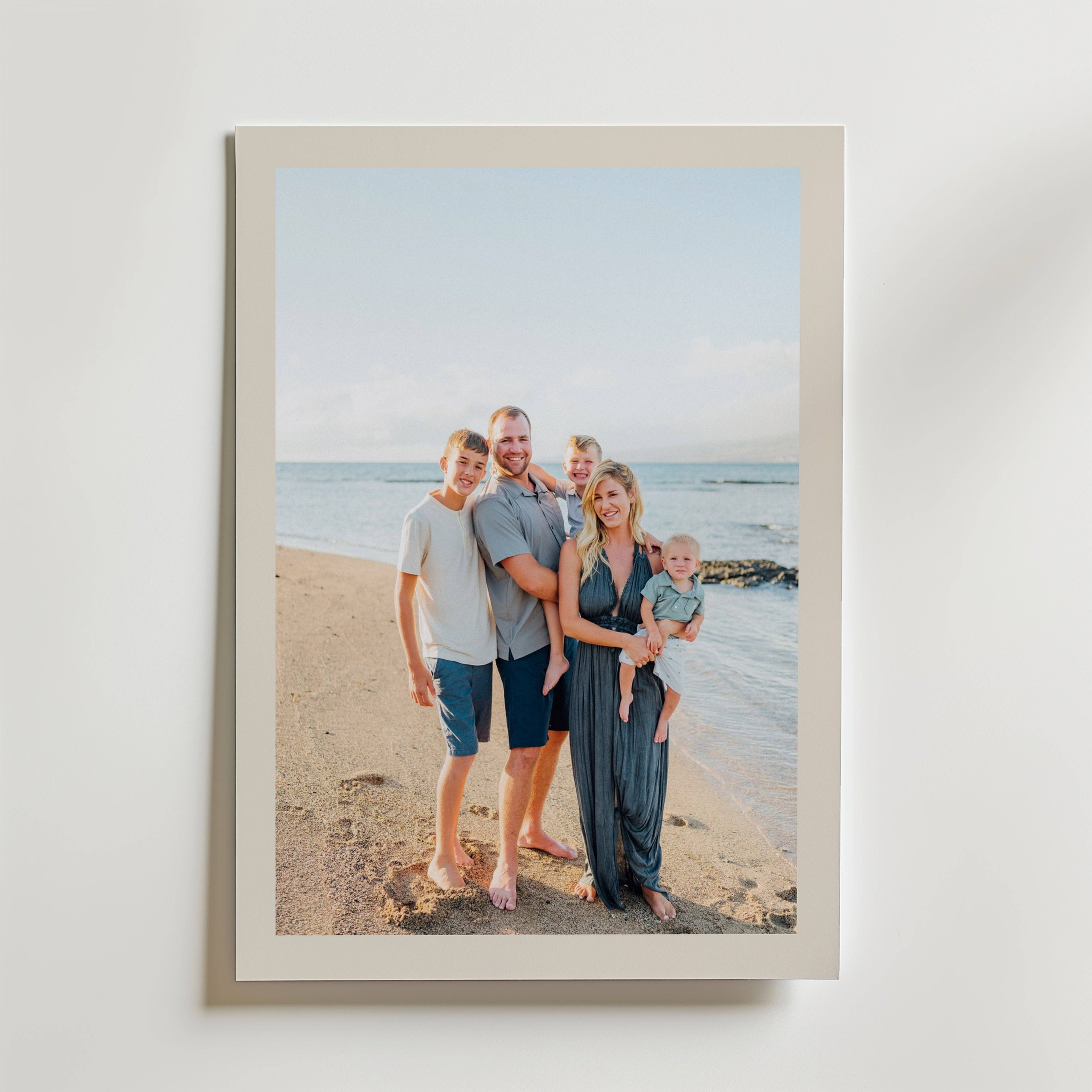 Personlig Poster med beige ram - Skapa din egen design - Fine Art Poster 100x140 cm