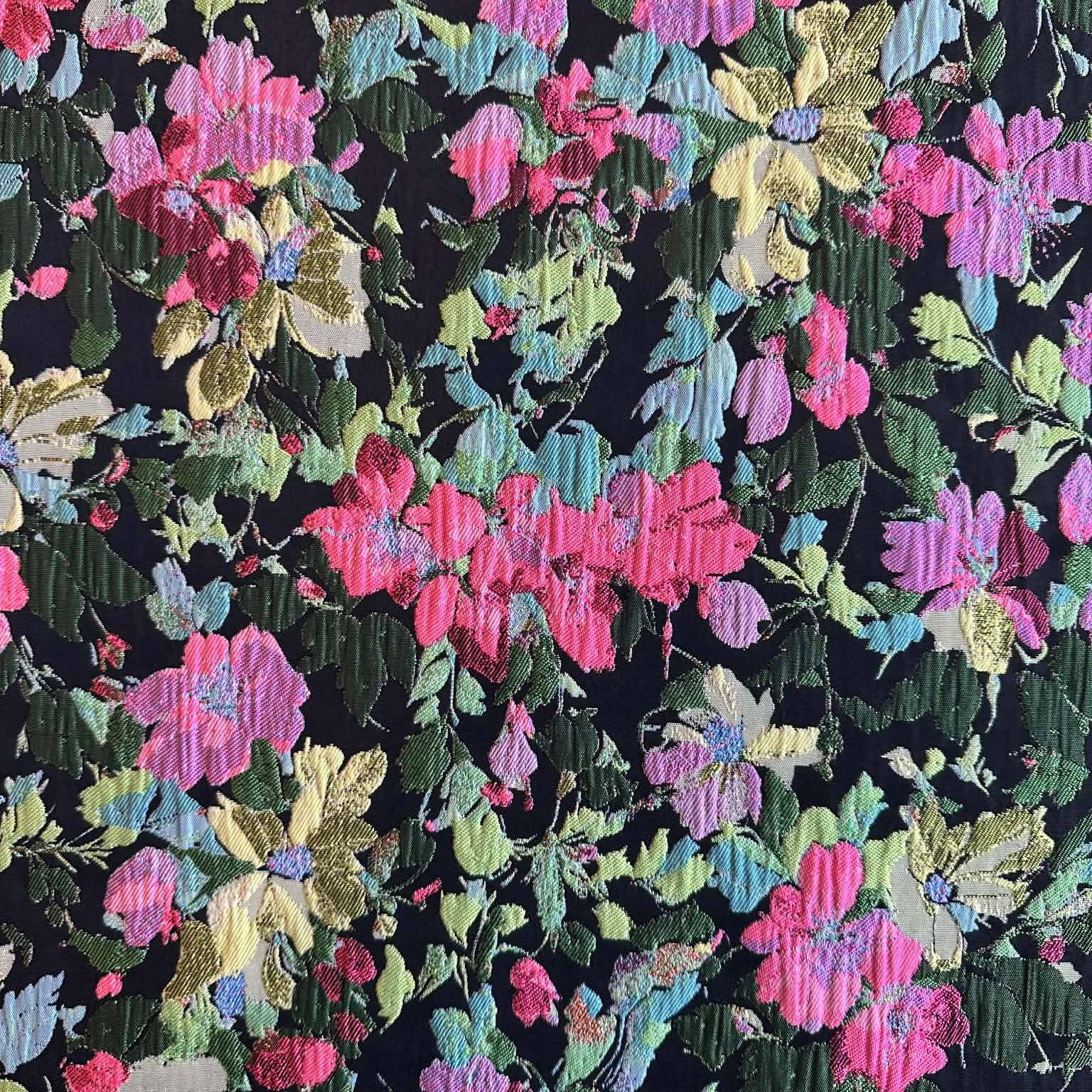 Fast Jacquard M/kulørte Blomster, sort.