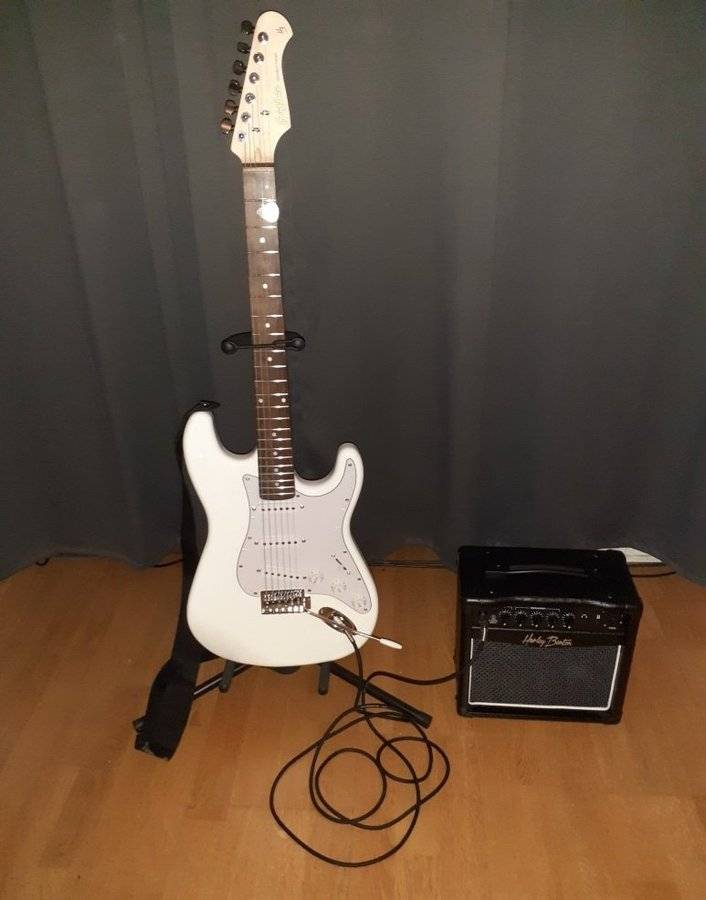 Elgitarr Startpaket Harley Benton + Förstärkare – Nyskick Oanvänd
