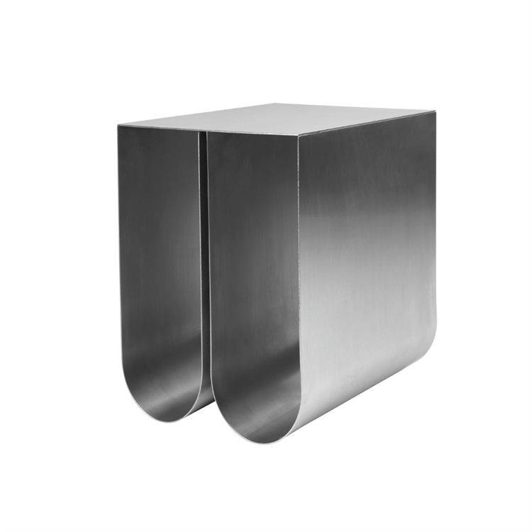 Kristina Dam Studio Böjt sidobord Stainless Steel