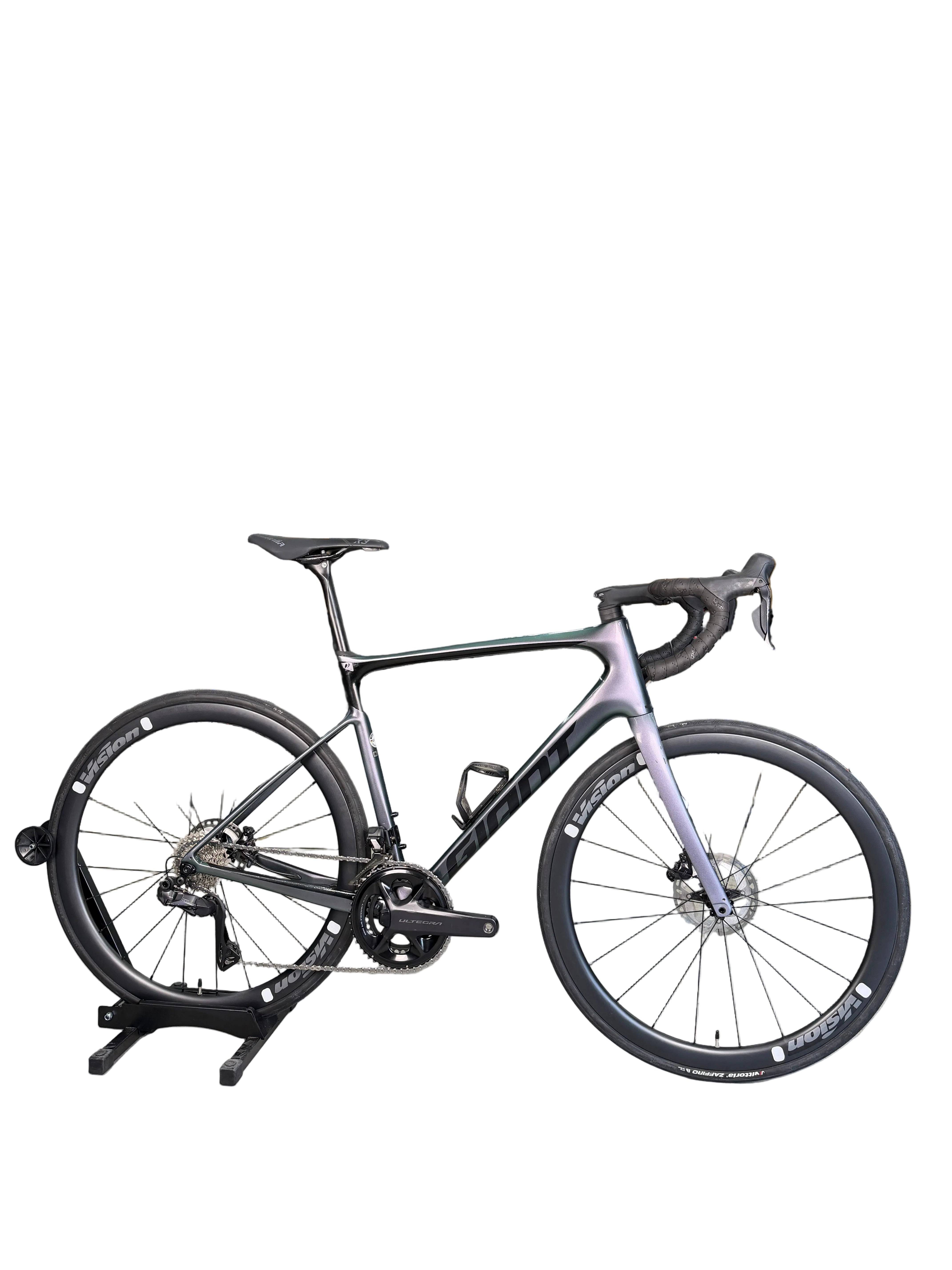 Giant Defy Advanced Pro 1 - Shimano Ultegra Di2 2x12sp - Carbon wheelset