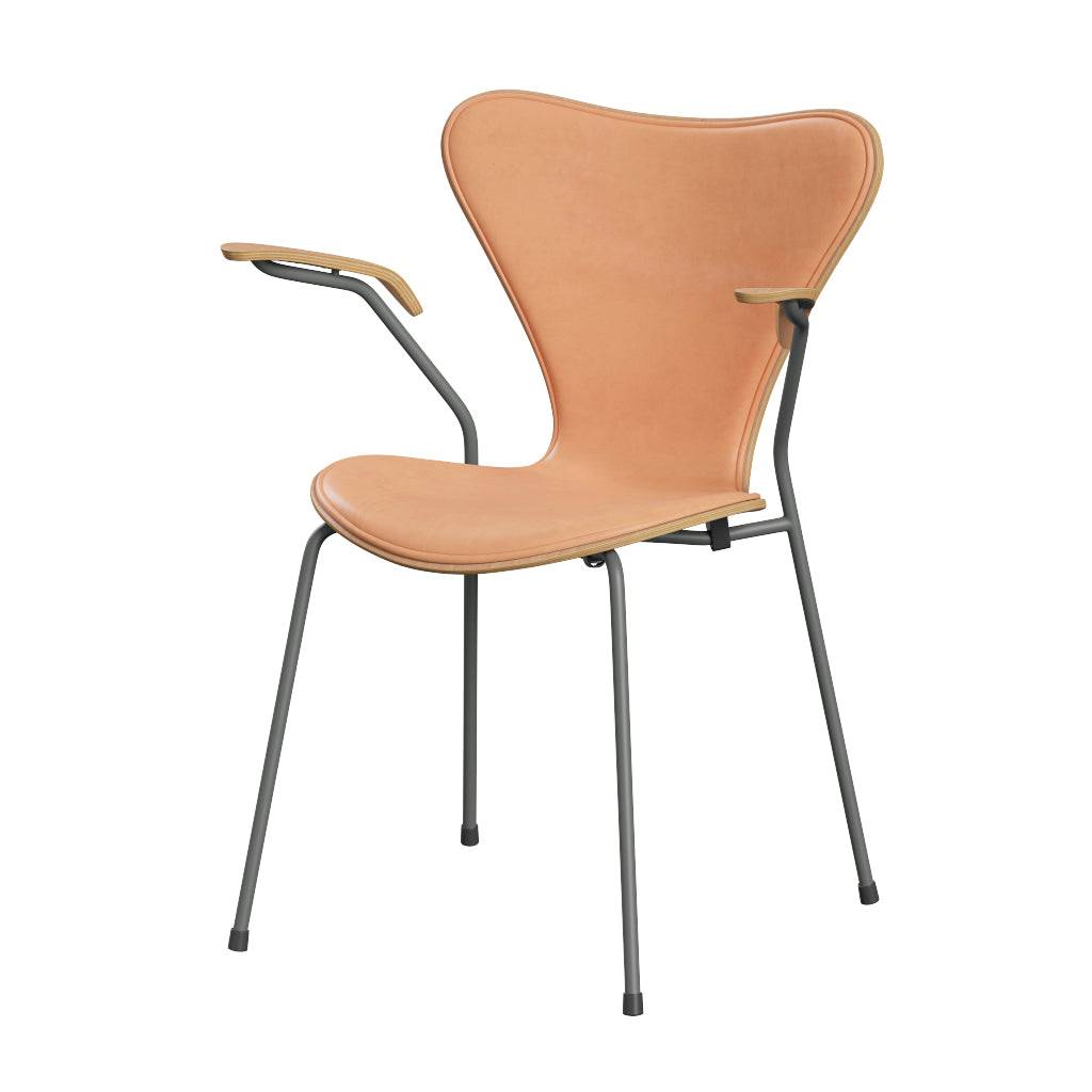 Fritz Hansen - 3207 stol med armlæn, naturfiner og forsidepolstret i Natur læder Bøg - Silver Grey stel - Jacobsen Plus