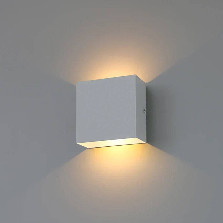 Eclat Romanov – Stilren LED Vägglampa för Alla Interiörer - Vit / Varm vit (2700-3500K)