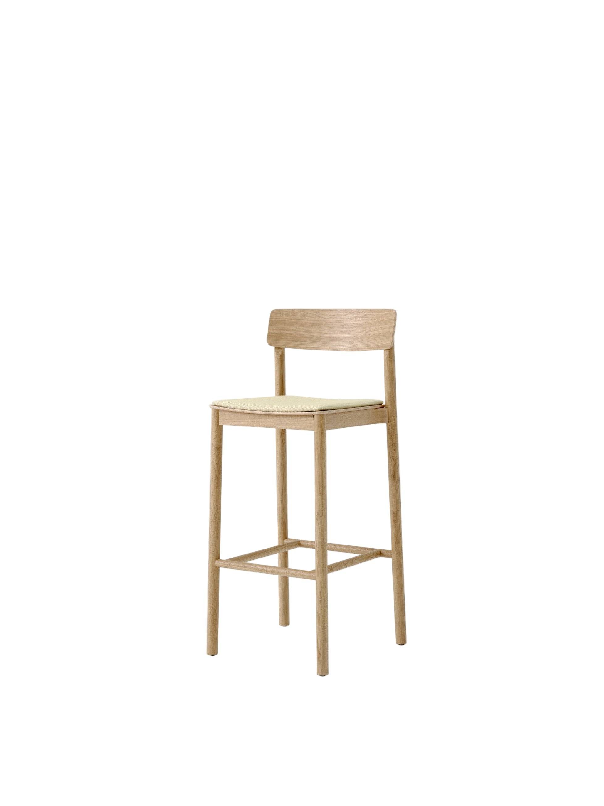 Betty TK17 Bar Chair fra &Tradition Lakeret eg med Fuse 0421 - Jacobsen Plus