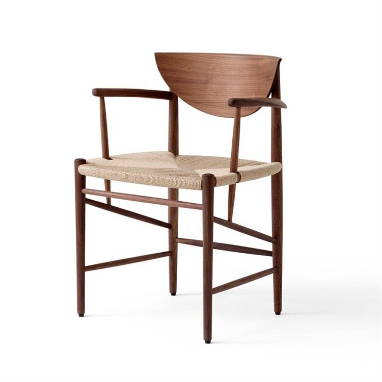 &Tradition Drawn HM4 Matstol m. Armstöd Oiled Walnut