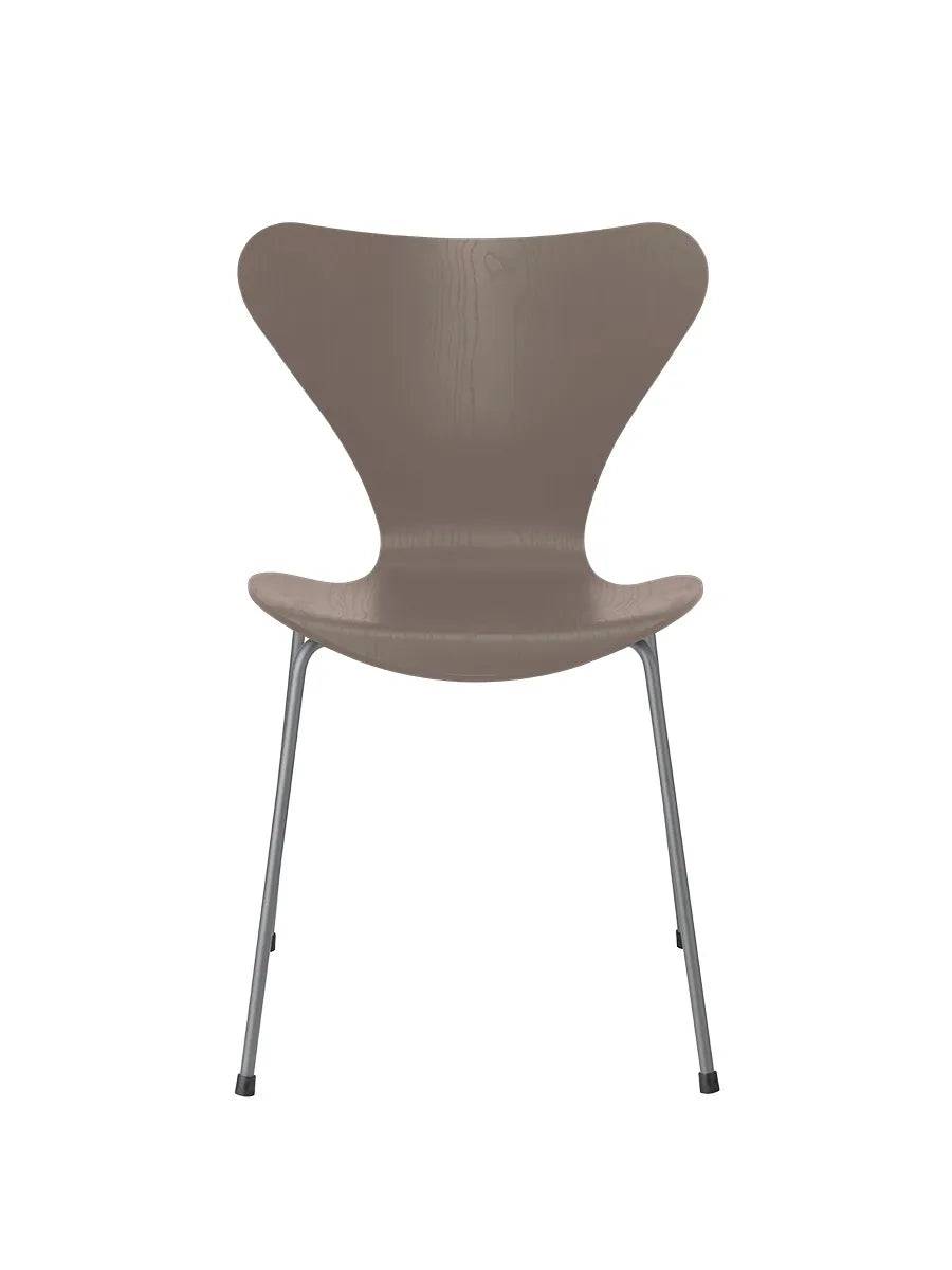 3107 Serie 7 stol i farvet ask af Arne Jacobsen Deep Clay / Silver Grey - Jacobsen Plus