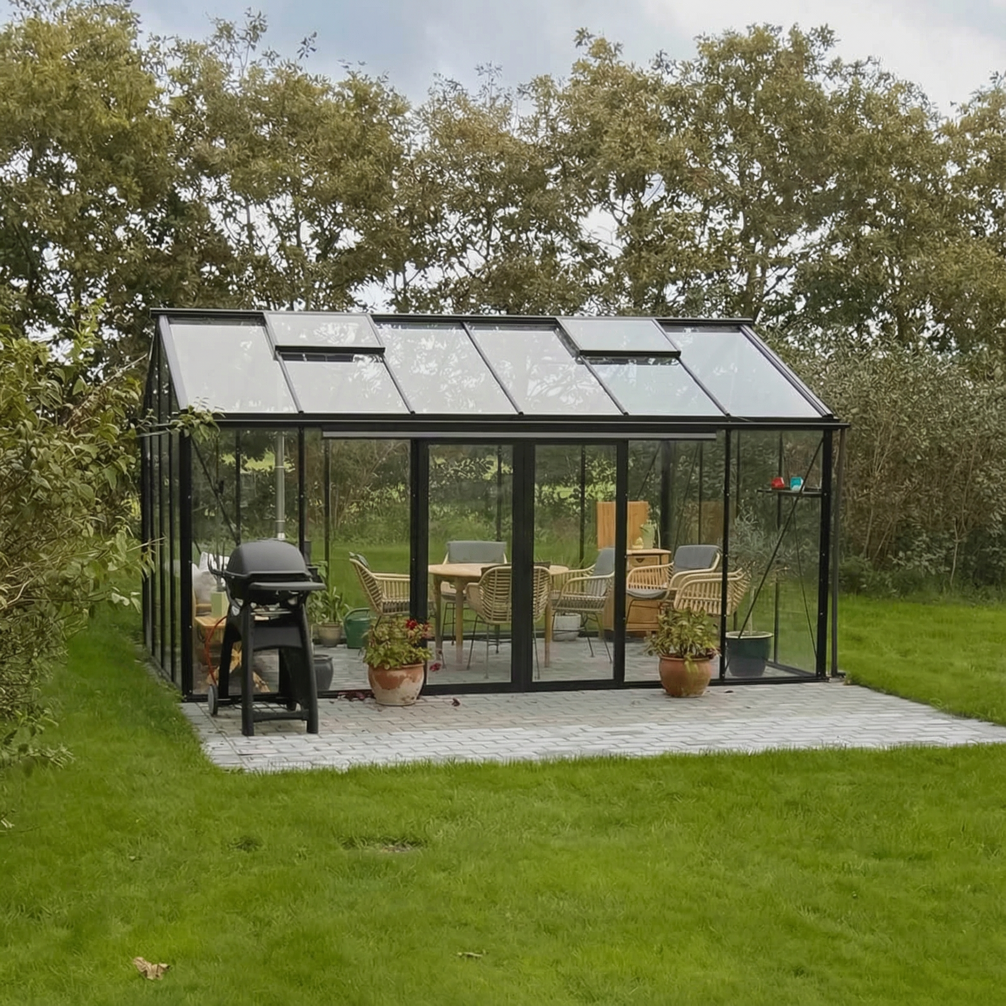 Drivhus Royale 14.5 M² 2.0 - Ral 6009 army grøn / Sider: 4mm hærdet glas. tag: 10mm poly / Dobbelt skydedøre med lås (uden sprosser)