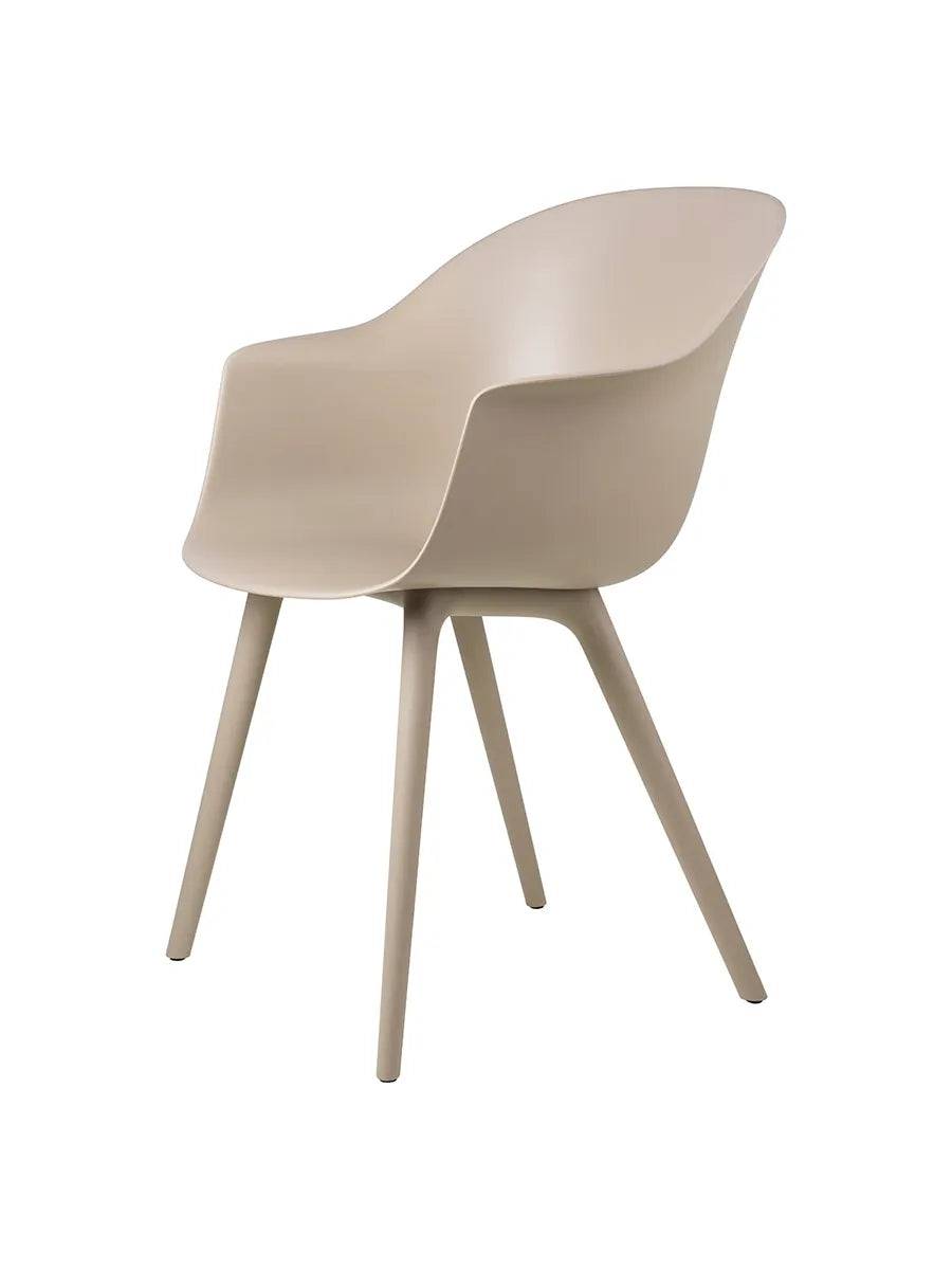 Bat Outdoor Spisestol fra GUBI New Beige - Jacobsen Plus