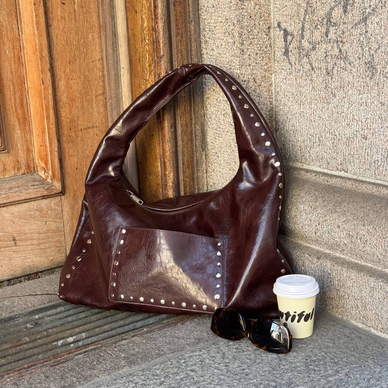 Pitaya Ella Stud skuldertaske (DARK BROWN)
