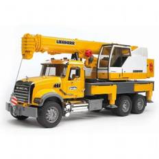 MACK Granite Liebherr Kranlastbil Bruder 2818
