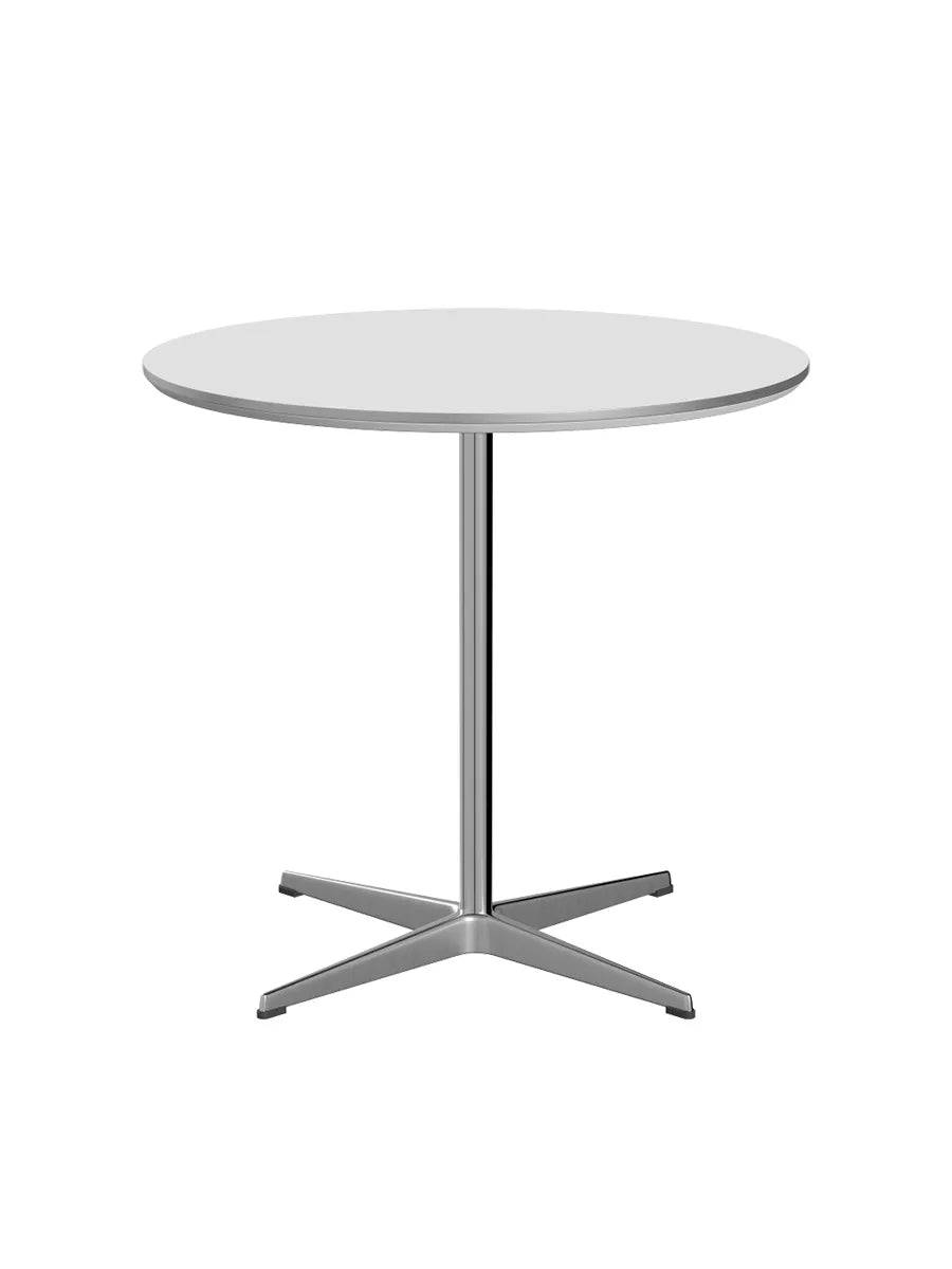 Piet Hein A622 cafébord, Ø75 cm fra Fritz Hansen Hvid laminat m. alukant - Krom stel - Jacobsen Plus