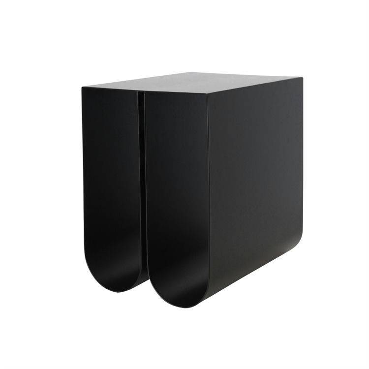 Kristina Dam Studio Böjt sidobord Black
