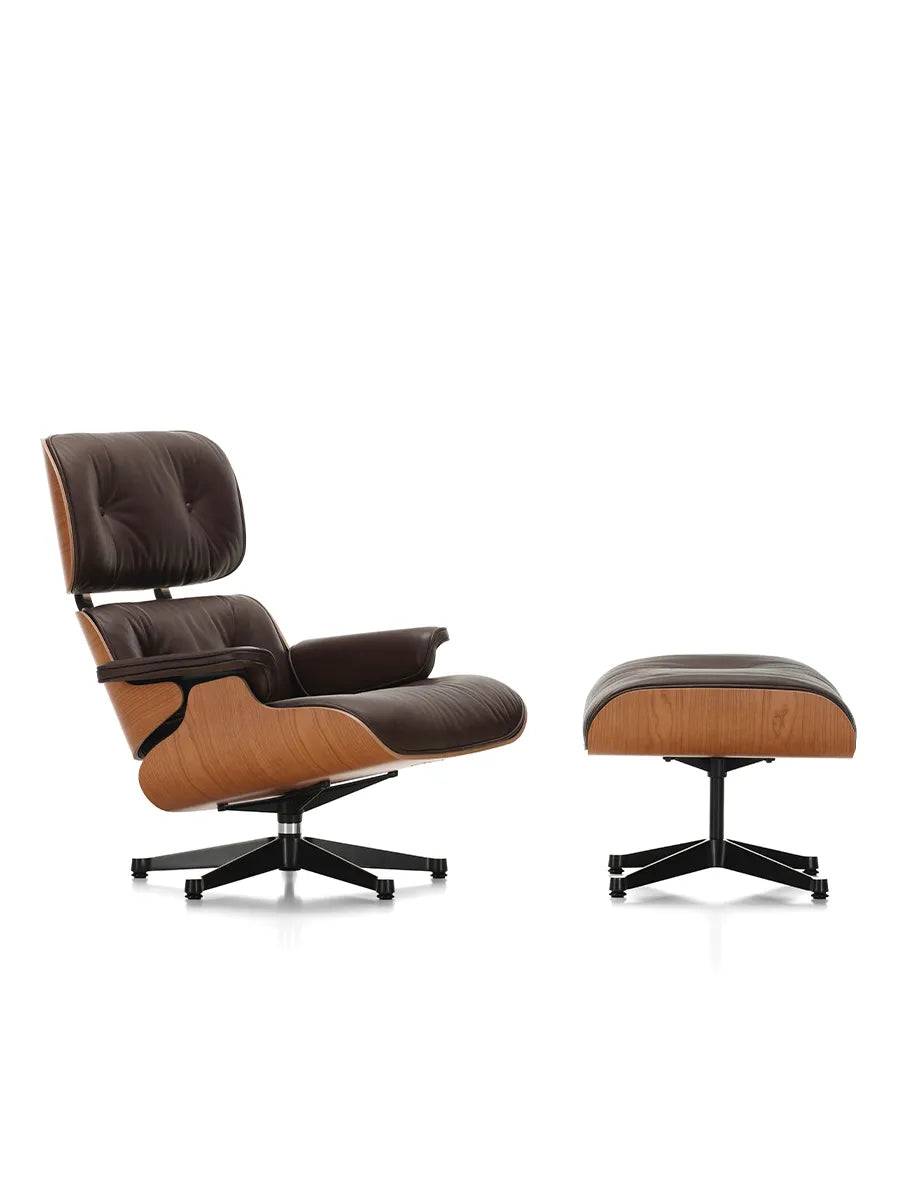 Eames Lounge Chair inkl. Fodskammel fra Vitra Kirsebær - Jacobsen Plus
