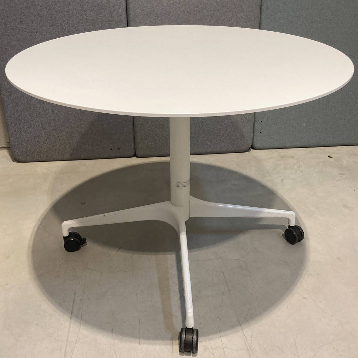 GOTT SKICK - Bord Civic - på hjul