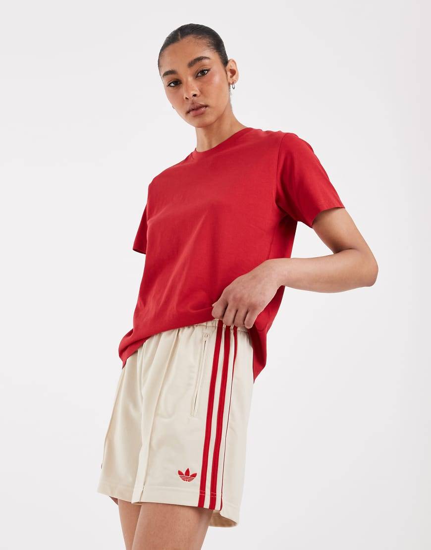 adidas Originals Firebird shorts i creme og rød-Hvid - S