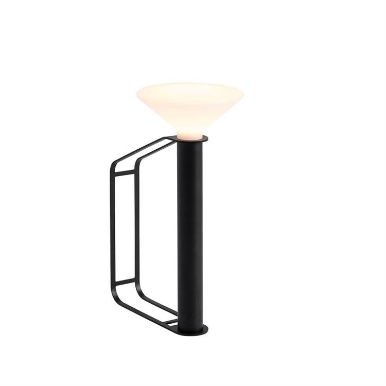 Muuto Piton bärbar lampa Black