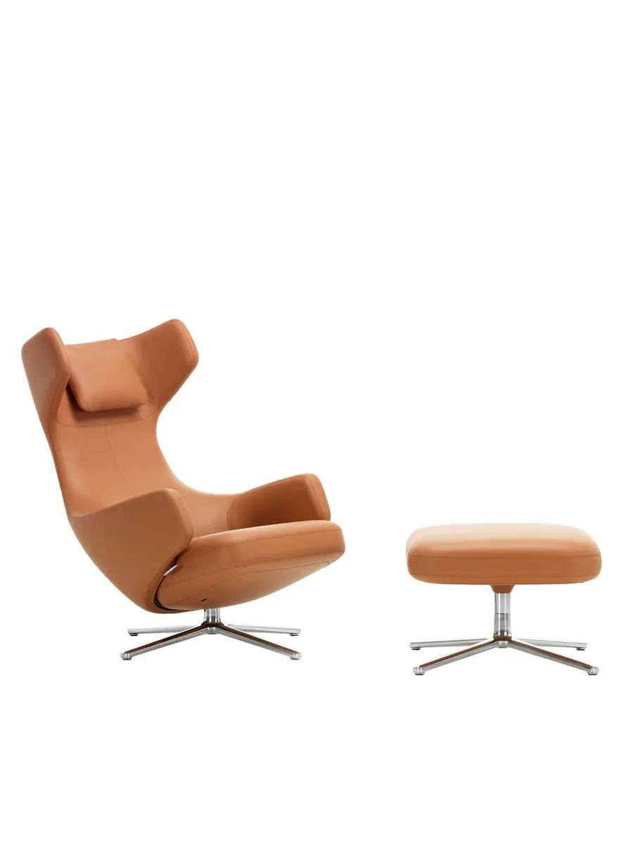 Grand Repos Lænestol inkl. Fodskammel, cognac (Premium Læder) fra Vitra - Jacobsen Plus