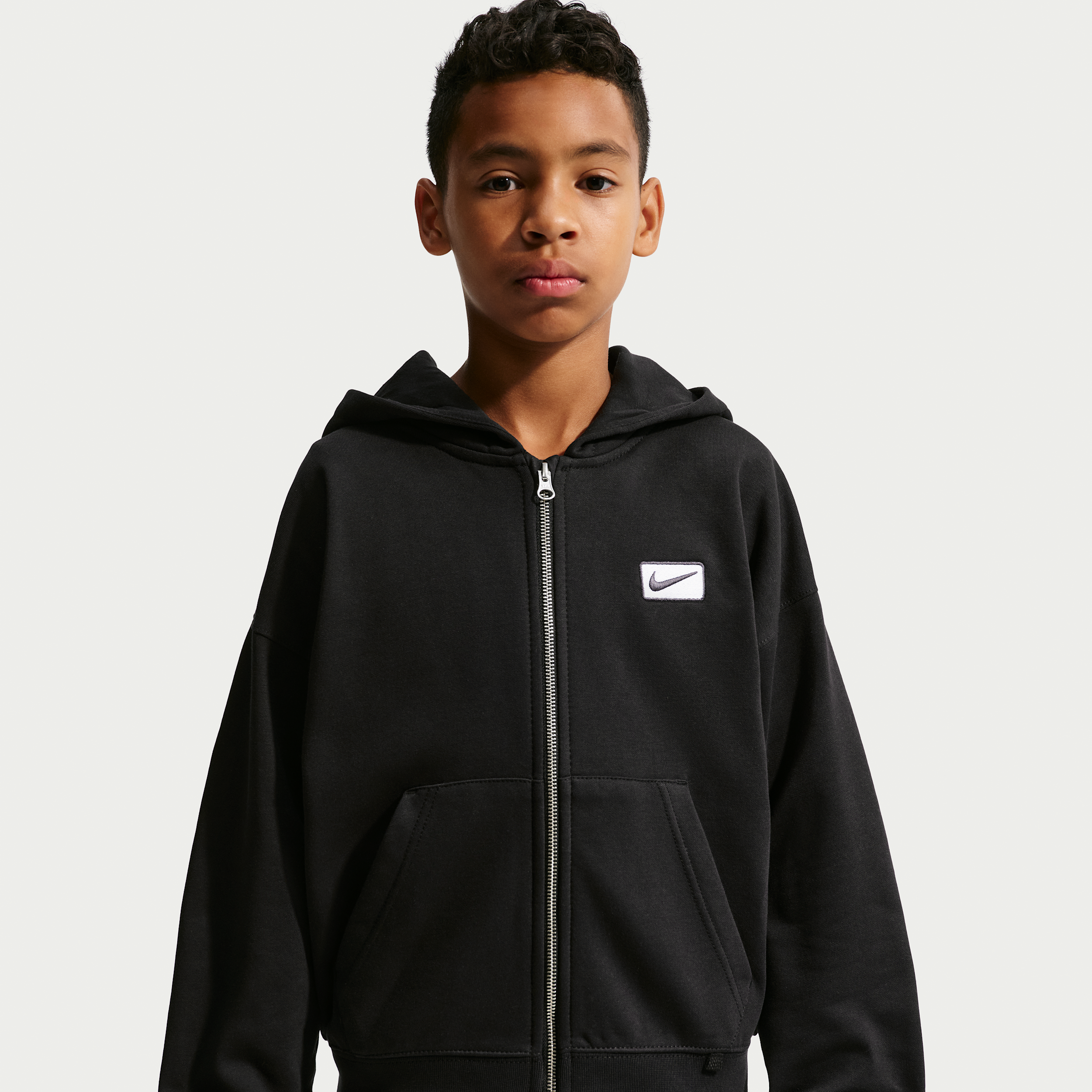 Oversized Nike -hættetrøje med lynlås i fuld længde til større børn (drenge) - sort