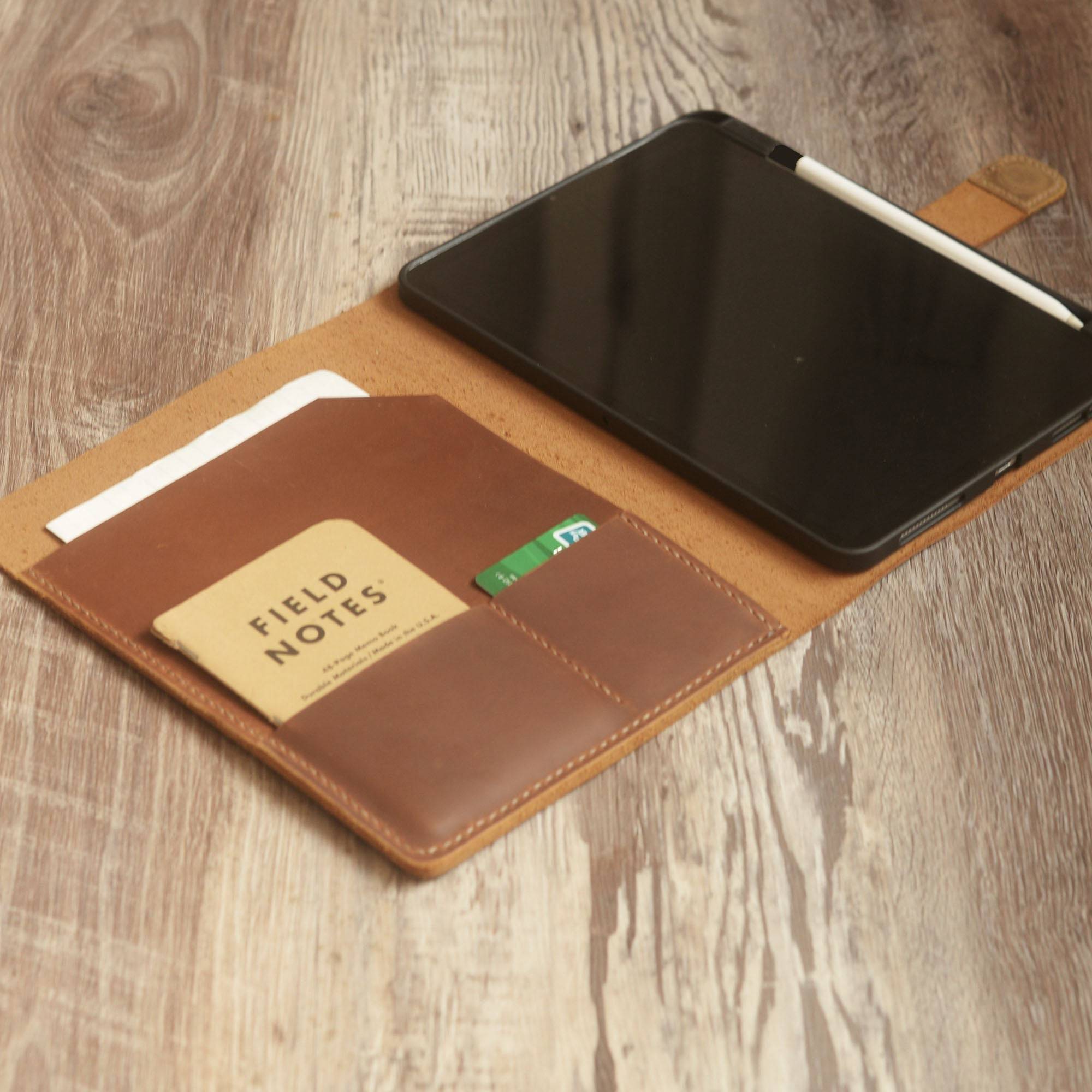 Personalisierte Ledertasche für iPad 2025(A16), 2025 iPad Air 13 / 11 mit Magnetverschluss, 2025 Pro 13 / 11, iPad mini 7 Hülle, 607
