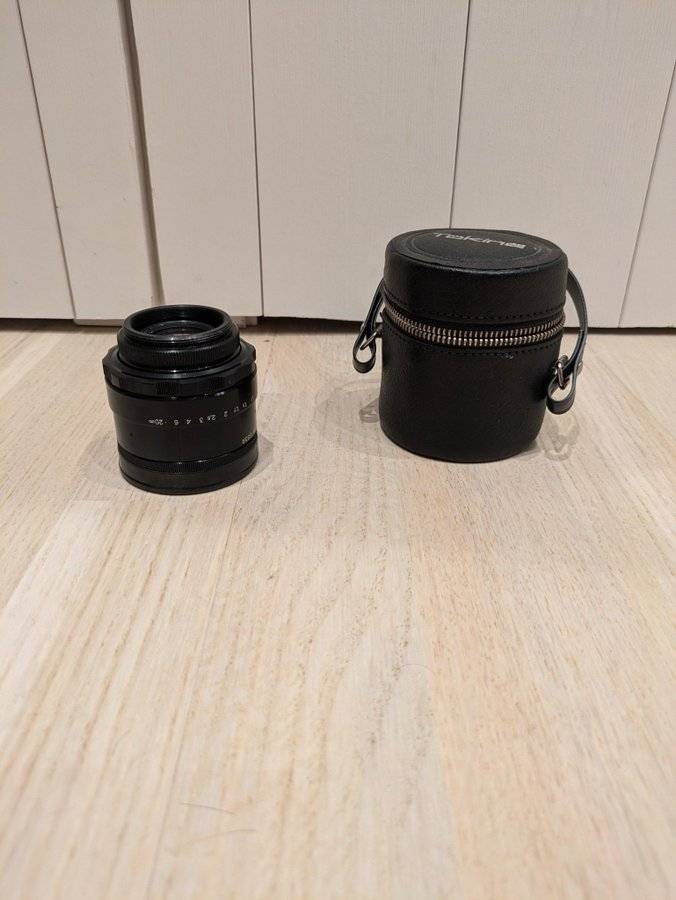 RYSKT LEGENDARISKT OBJEKTIV – Helios 44-2 58mm f/2 (SWIRLY BOKEH) + Väska