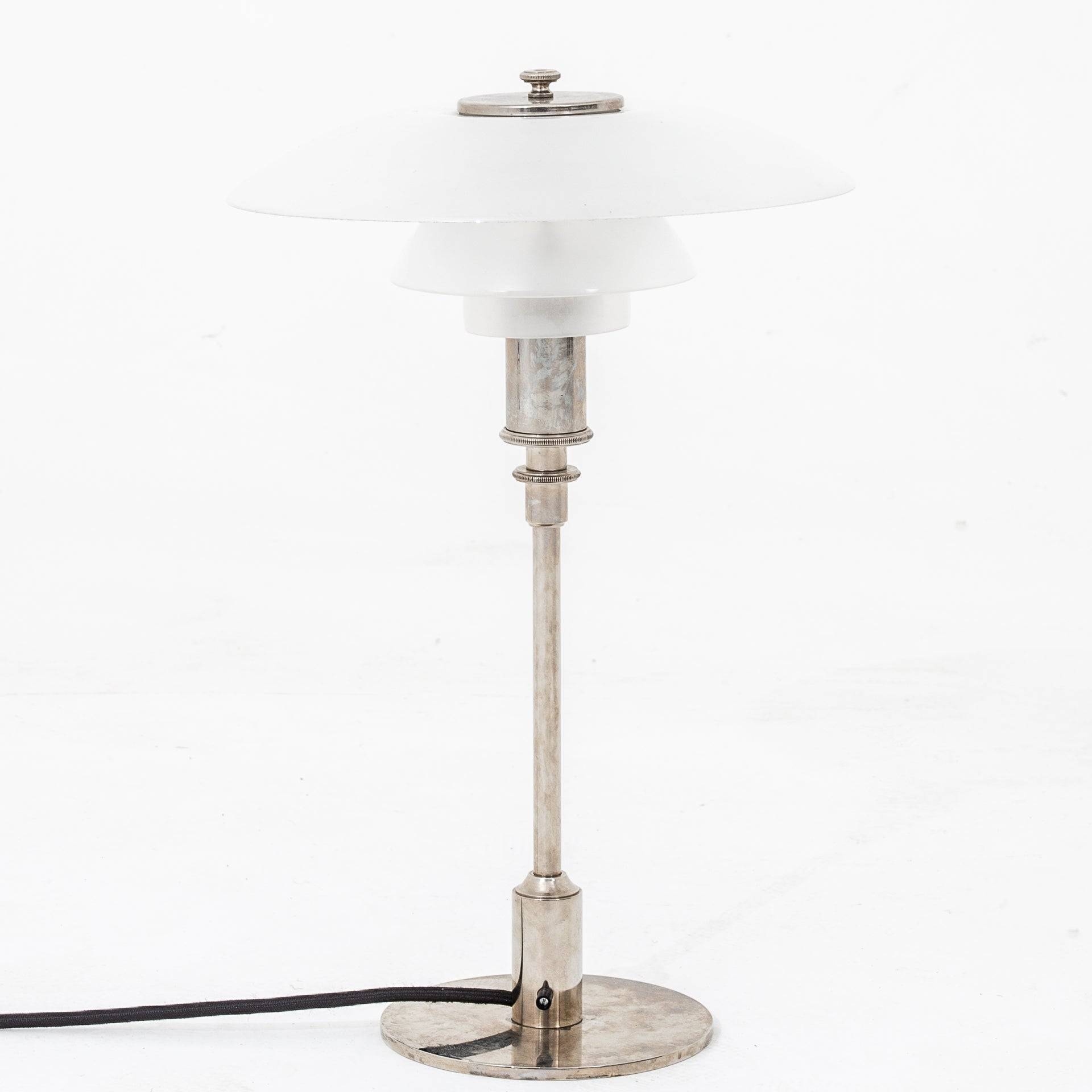 PH 3/2 - Bordlampe i forniklet metal