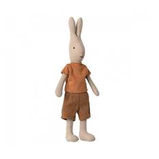 Maileg – Kanin pojke, klassisk med T-shirt och shorts, bunny size 1