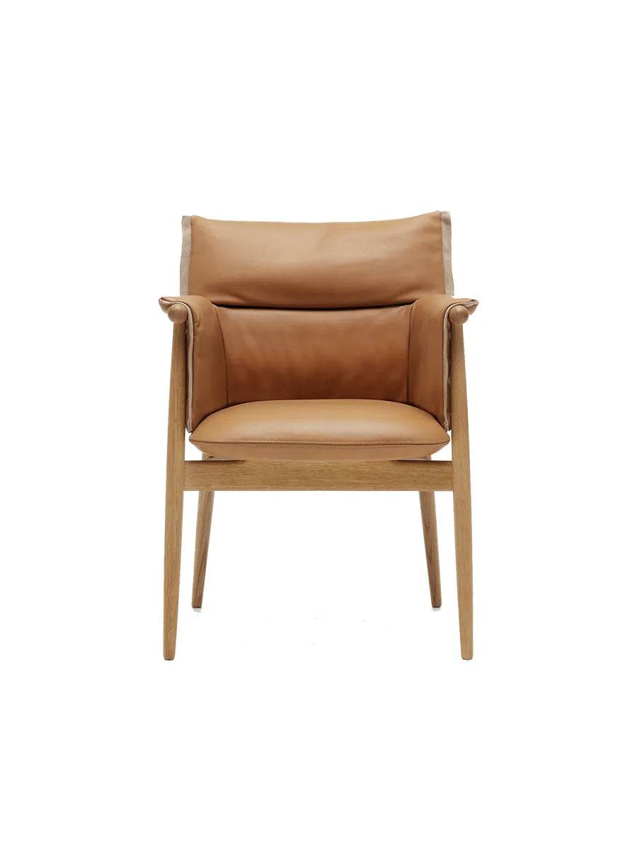 E005 Embrace Chair af EOOS Eg-lædergruppe A / Sæbe - Jacobsen Plus