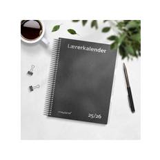 Mayland Studie Lærerkalender A5 matsort genbrugskarton 2025/2026