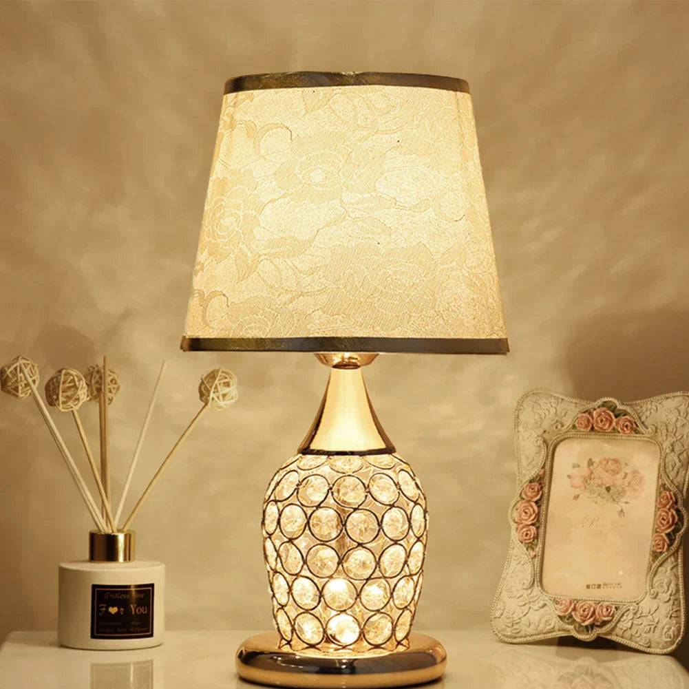 CrystalGlow - Elegant Bordslampa i Kristallglas - A