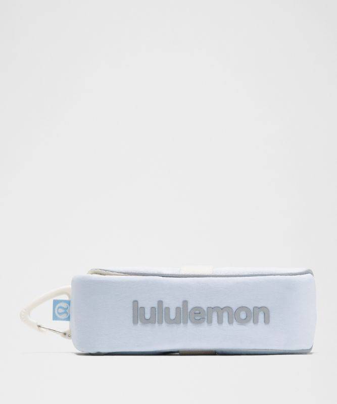 lululemon – Anklippbares Nano-Täschchen in Starch Blue/Light Ivory - One Size