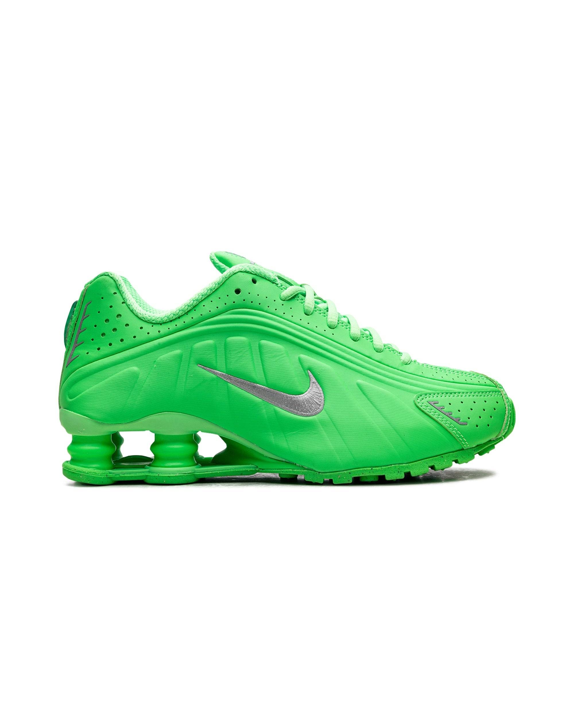 Nike Shox R4 Green Strike (Women's) - 43